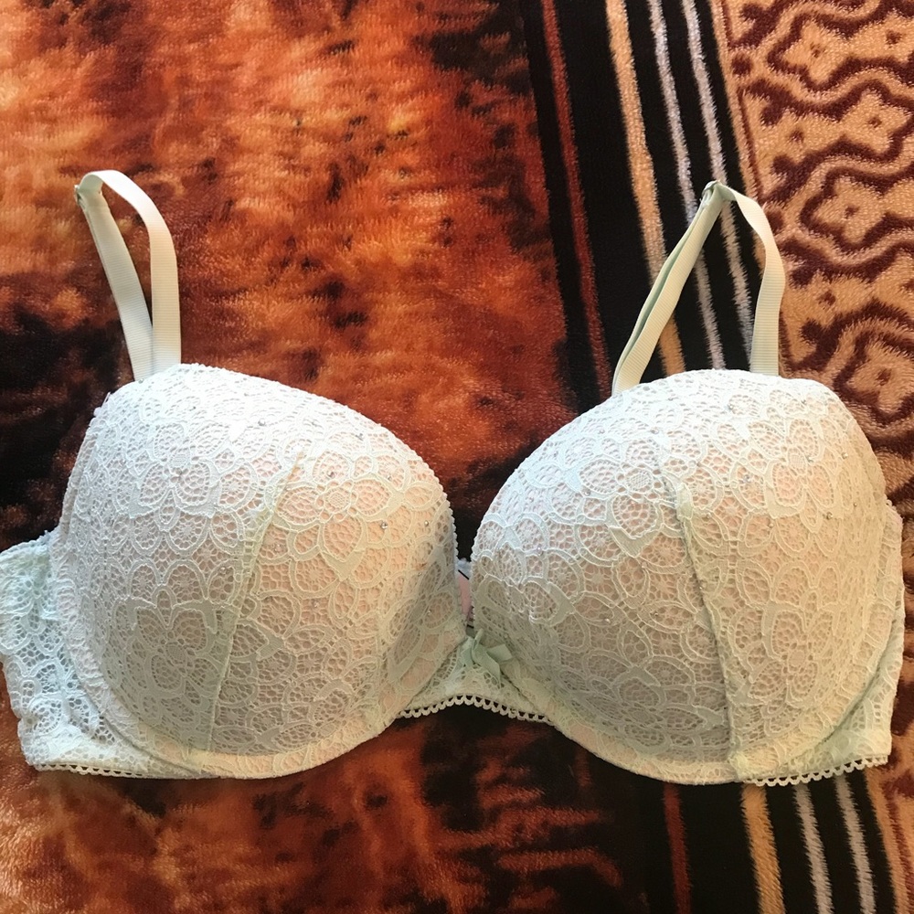 Victoria’s Secret 36D